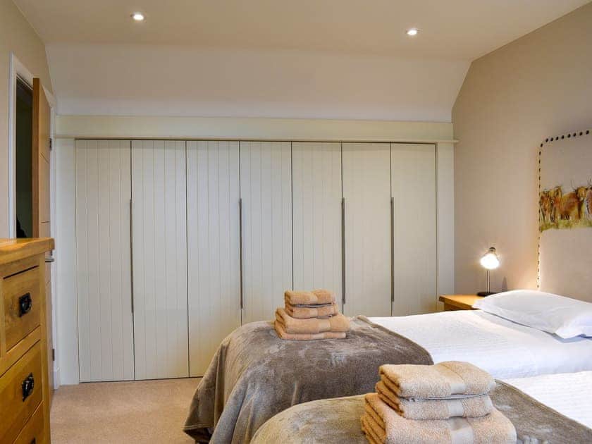 Twin bedroom | Petronella - Paddockhall Cottages, Linlithgow, near Edinburgh 