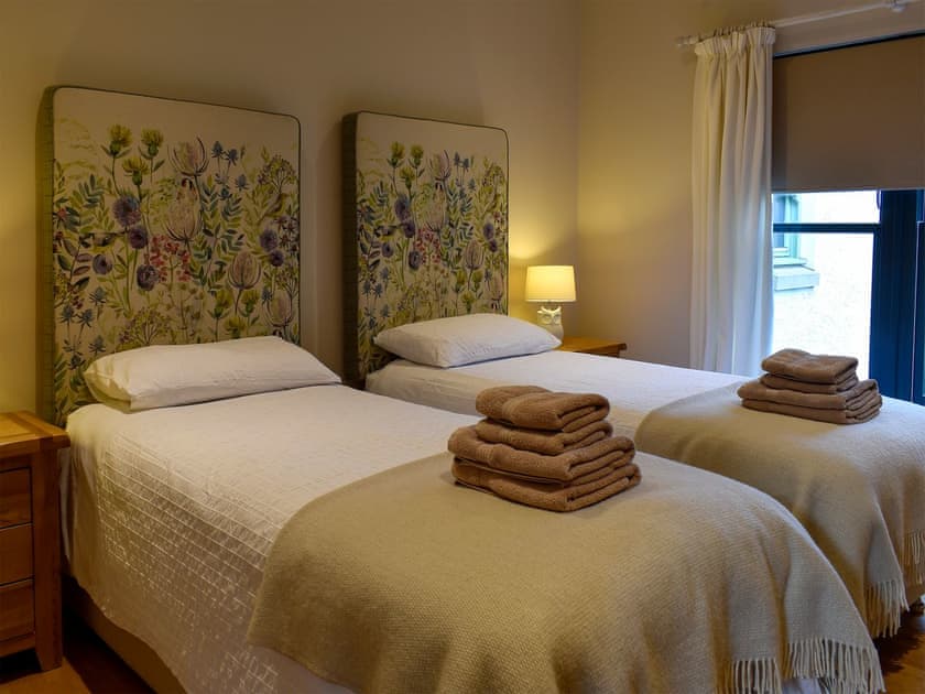 Twin bedroom | Strathspey - Paddockhall Cottages, Linlithgow, near Edinburgh 