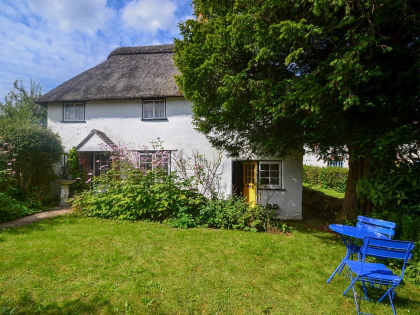Beautiful cottage set in the heart of the Dorset countryside | Yew Tree Cottage, Farnham, near Blandford Forum