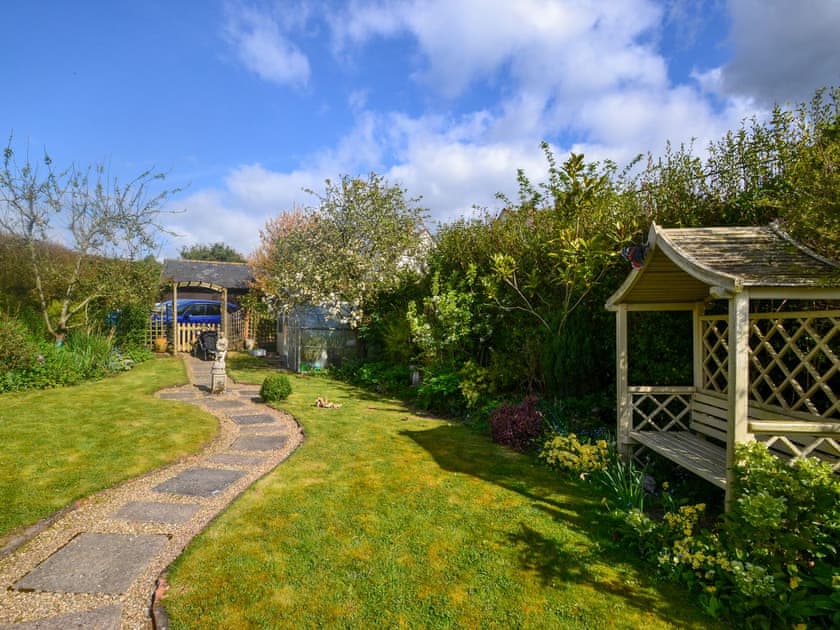 Large, relaxing garden | Yew Tree Cottage, Farnham, near Blandford Forum