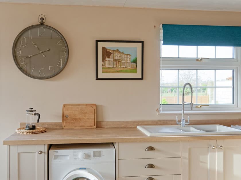 Well-equipped fitted kitchen | Waves and Wolds, Sewerby, near Bridlington