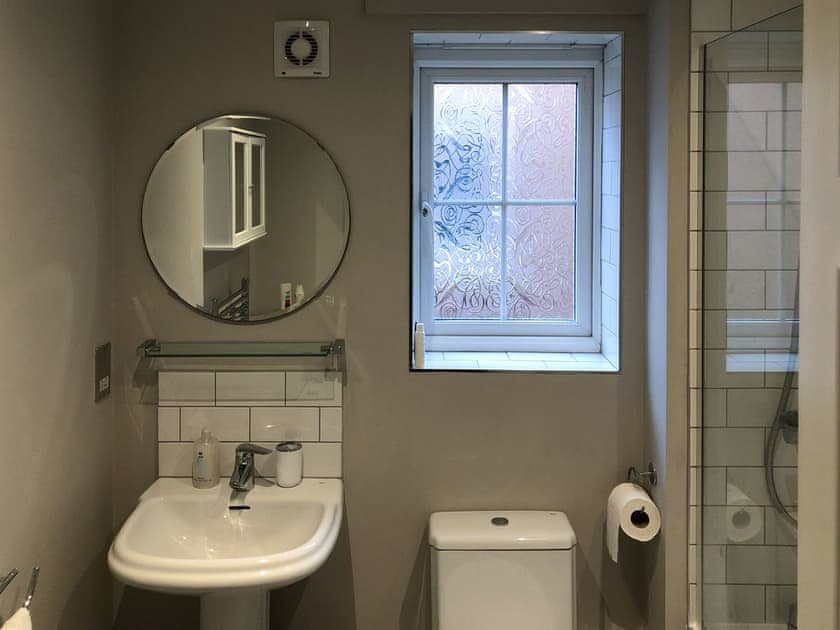 Family bathroom with shower over the bath | Seascape, Beadnell