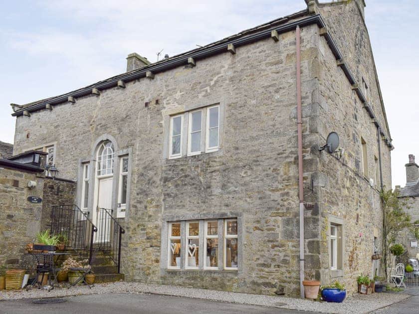 Stunning Grade II Listed stone-built holiday home, with parking, in the heart of the village | Kelvin House, Grassington, near Skipton