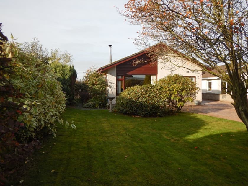 Lawned garden area | March Brown, Garmouth, near Elgin