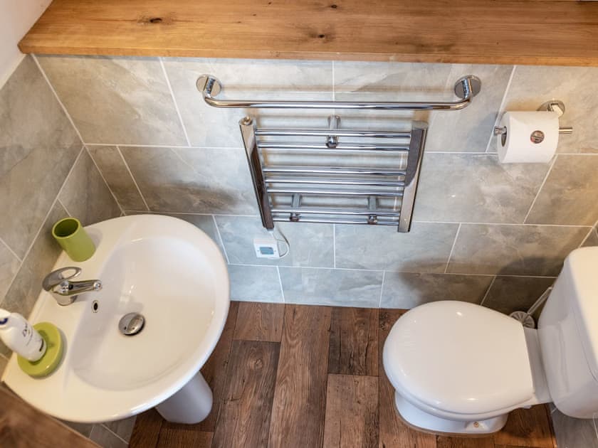 Bathroom | The Duplex - White Lane Apartments, Plymouth