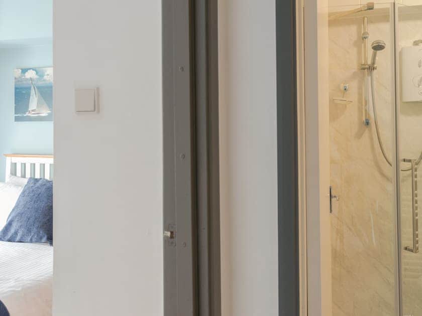 En-suite | The Beach Hut - White Lane Apartments, Plymouth