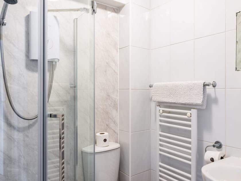 Shower room | The Beach Hut - White Lane Apartments, Plymouth