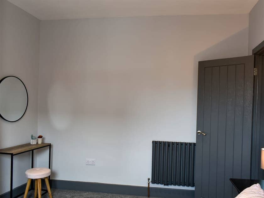 Tranquil bedroom with kingsize bed | Florence Cottage, Heacham