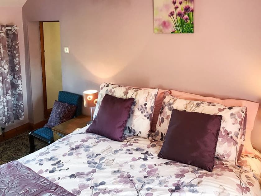 Double bedroom | Bellypig Cottage, Bellerby near Leyburn