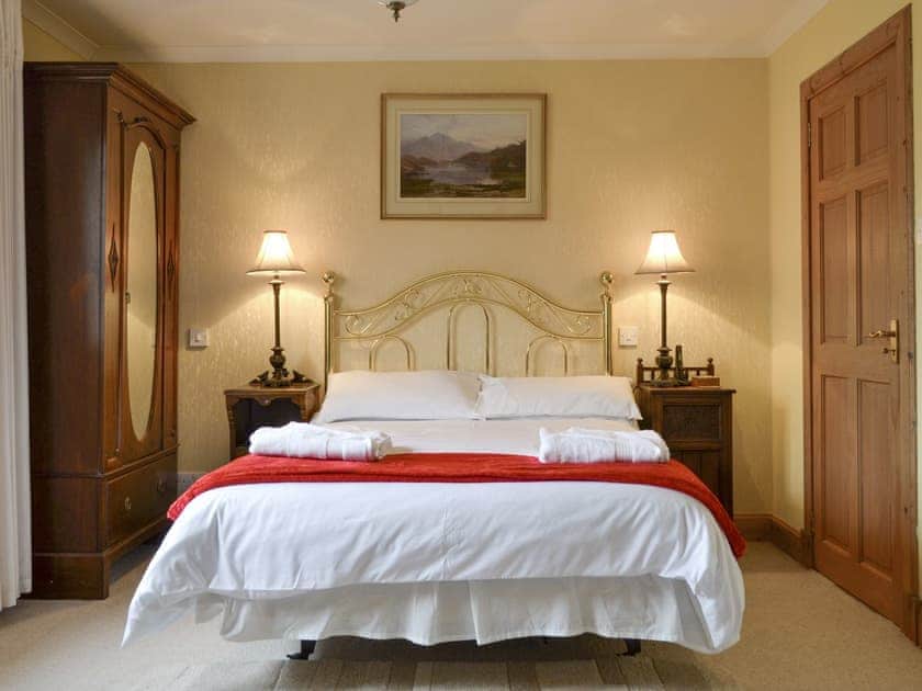 Stylish double bedroom with en-suite access to the bathroom | Rowan Cottage, Aviemore