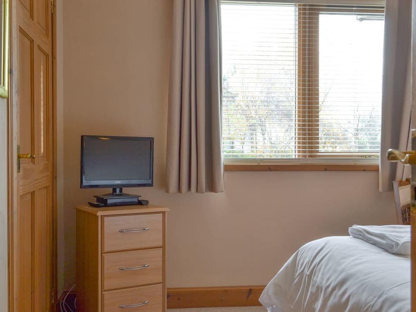 Peaceful en-suite double bedroom | Rowan Cottage, Aviemore