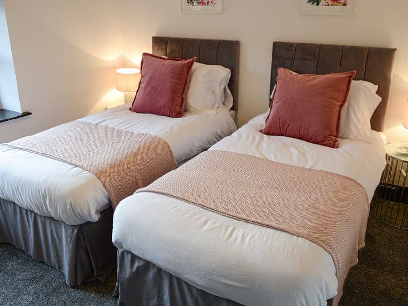 Twin bedroom | Mile End Cottage, Inverness