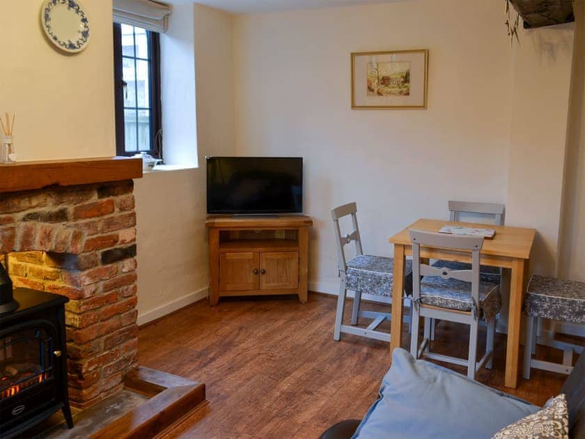 Cosy living/dining room | Ikkle Cottage, Old Blidworth, near Ravenshead