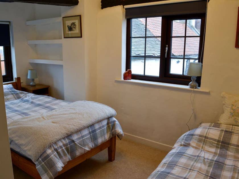 Comfortable twin bedroom | Ikkle Cottage, Old Blidworth, near Ravenshead