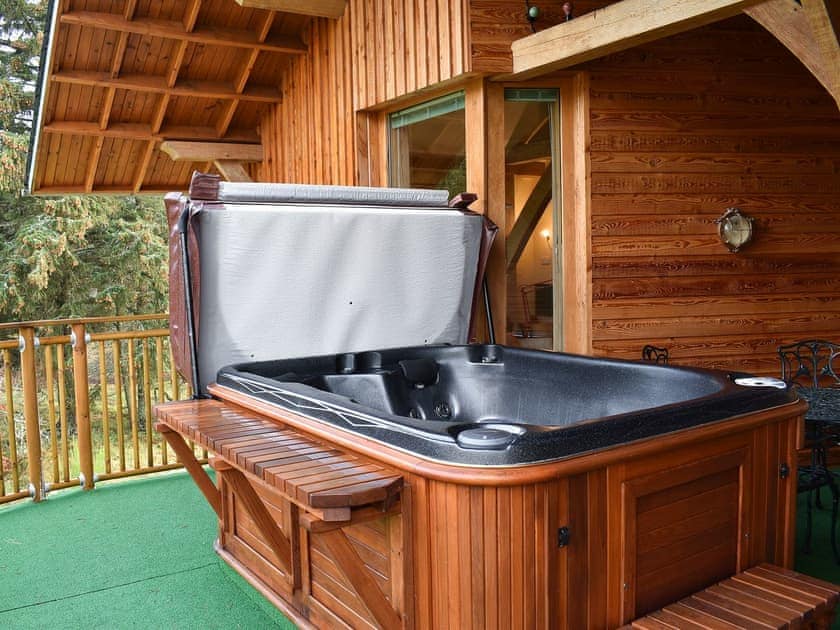 Hot tub | Mill of Burncrook, Glenlivet, Ballindalloch, Moray 