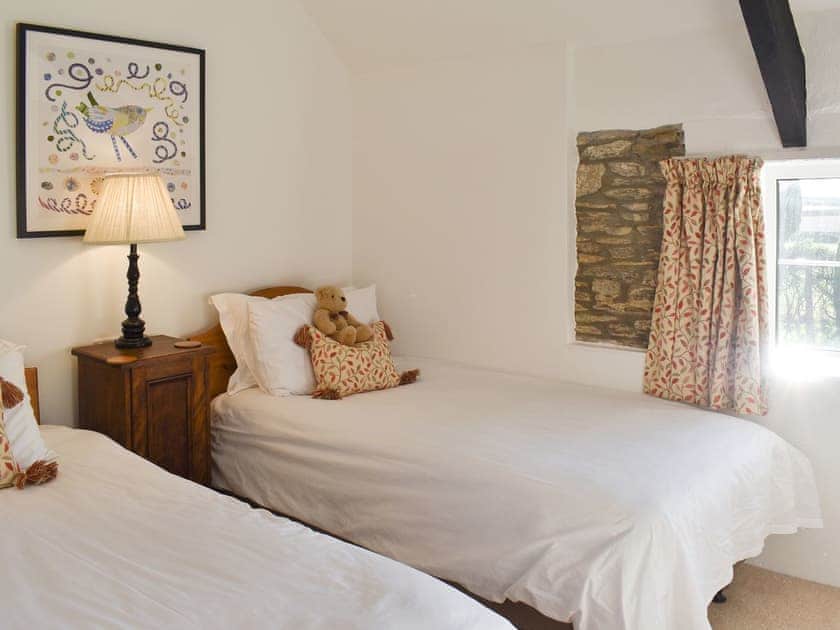 Comfortable twin bedroom | Caro’s Cottage - Cartole Cottages, Pelynt, near Looe