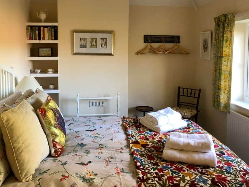 Relaxign bedroom with kingsize bed | Orchard House, Hempstead, near Holt