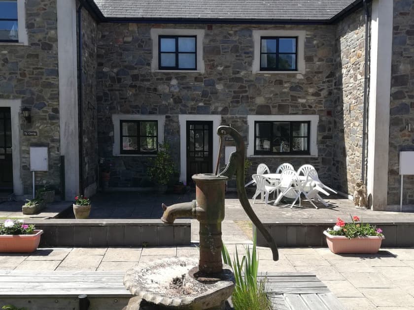 Exterior | Ty Canol - Penrhiw Pistyll Cottages, New Quay