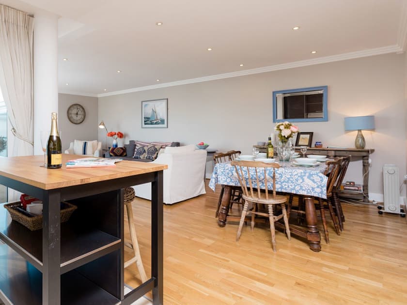 Open plan living space | 16 Marinus, Cowes