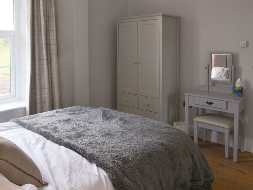 Peaceful en-suite double bedroom | The Hemmel - Knoppingsholme Cottages, Tarset, near Bellingham