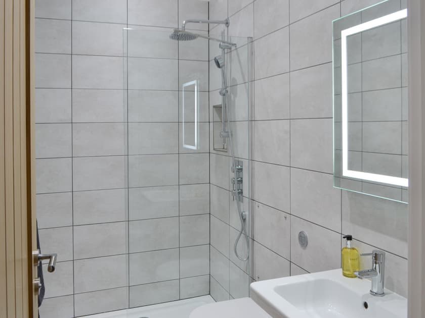 En-suite shower room | The Hemmel - Knoppingsholme Cottages, Tarset, near Bellingham