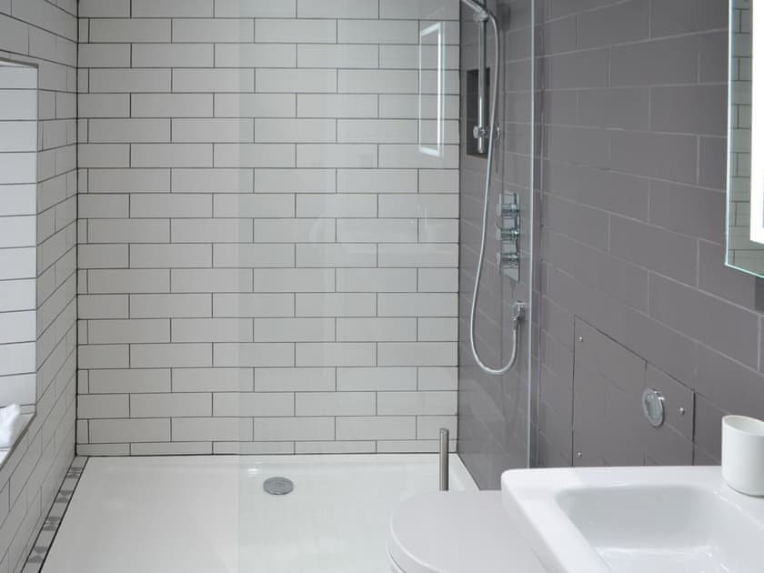 En-suite shower room | The Hemmel - Knoppingsholme Cottages, Tarset, near Bellingham
