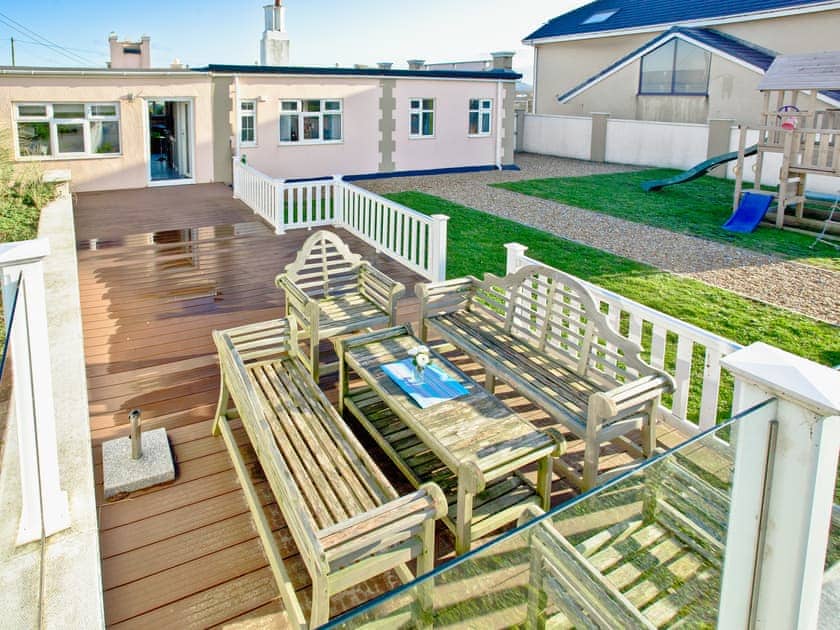 Sitting-out-area | The Castle, Brean