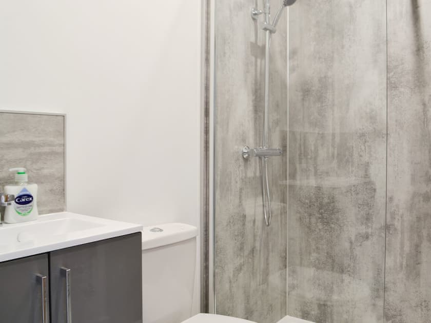 En-suite shower room | Pistyll Gwyn, Llanwrthwl, near Rhayader