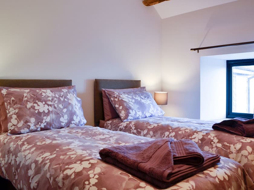 Pretty twin bedded room | Pistyll Gwyn, Llanwrthwl, near Rhayader