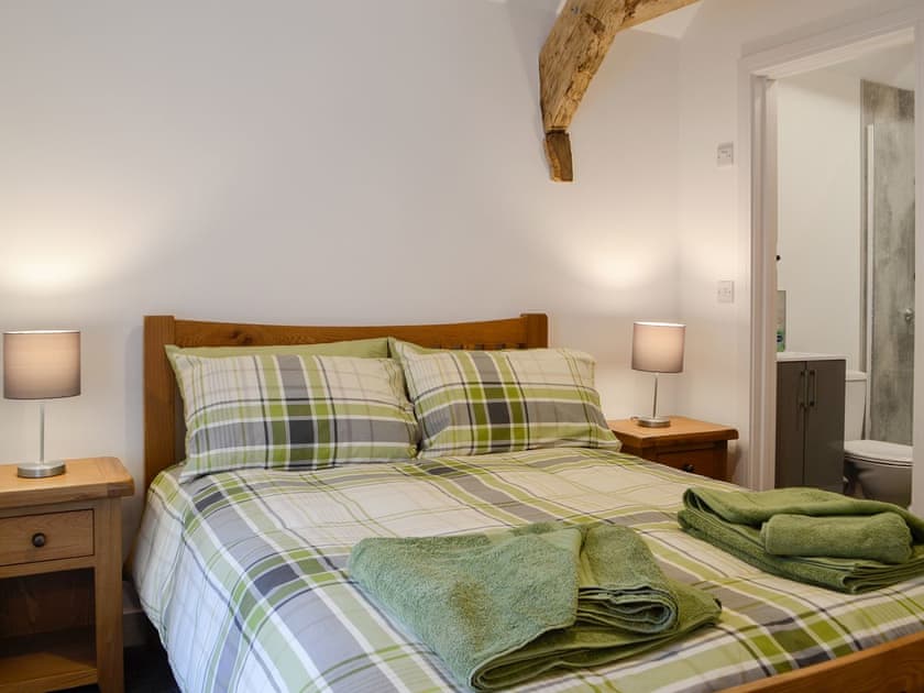 Charming double bedroom with en-suite | Pistyll Gwyn, Llanwrthwl, near Rhayader