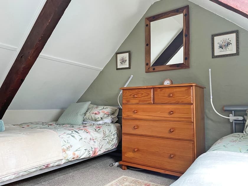 Twin bedroom with steep sloping ceilings | Trenay Barn Cottage, St Neot, near Liskeard