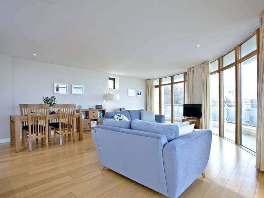 Living room/dining room | Pebbles, Westward Ho!