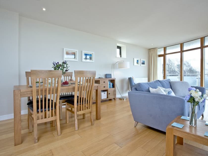 Living room/dining room | Pebbles, Westward Ho!