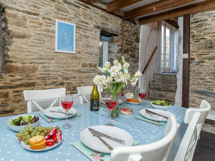 Attractive dining area | Dairy Cottage, Fowey