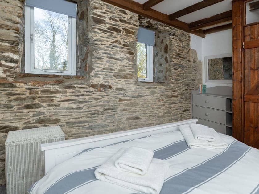 Stylish double bedroom | Dairy Cottage, Fowey
