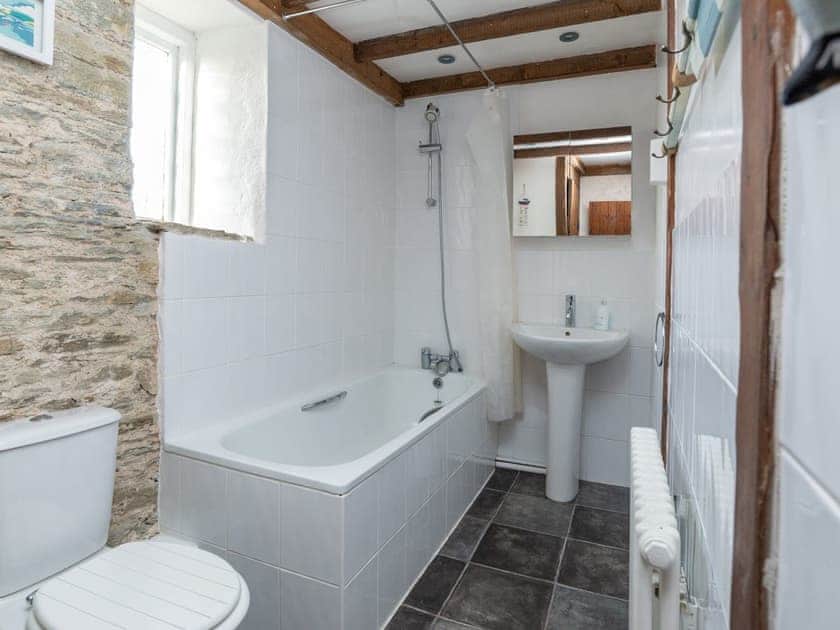 Family bathroom with shower over bath | Dairy Cottage, Fowey