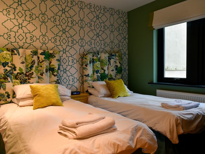 Comfortable twin bedroom | Rye Meadows - Whoop Hall, Kirkby Lonsdale
