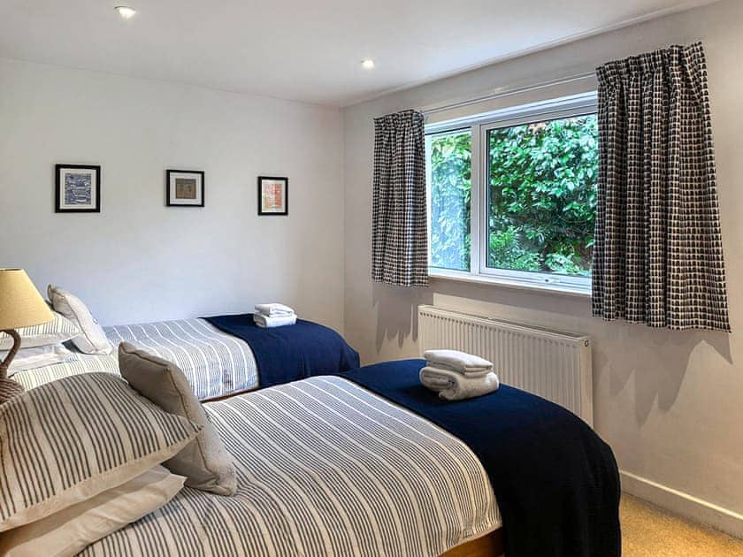 Twin bedroom | The Lodge, Fowey
