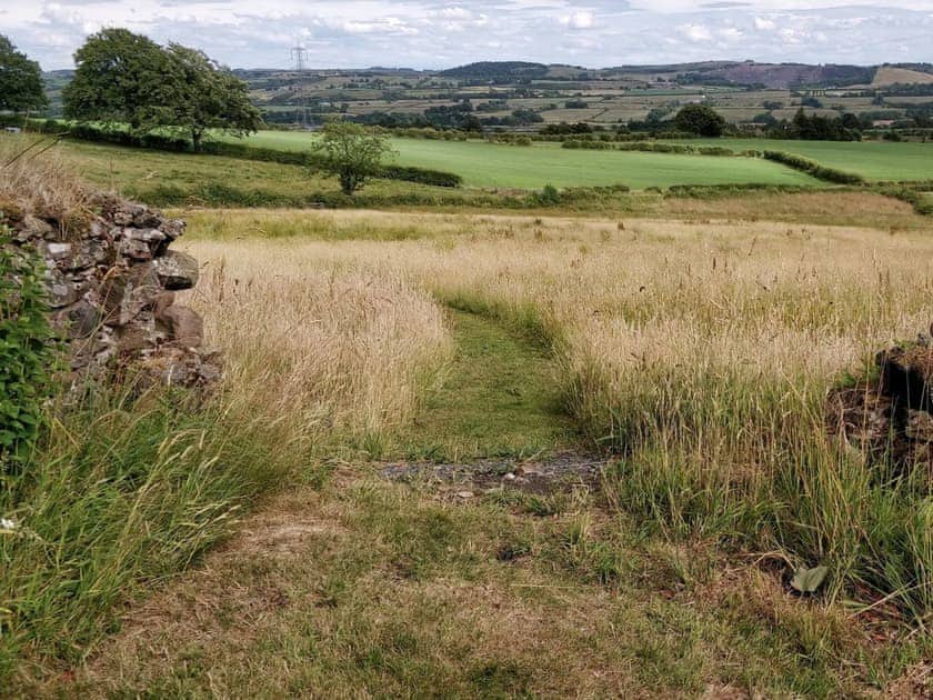 Outstanding views of the local countryside | Rosie’s Cottage, Near Lochwinnoch