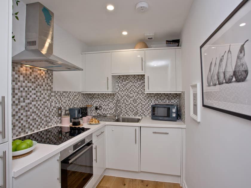 Well-equipped fitted kitchen | Apartment 25, Newquay