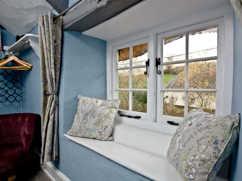 Charming window seat with garden view | Sea Glass Cottage, Holcombe, Teignmouth