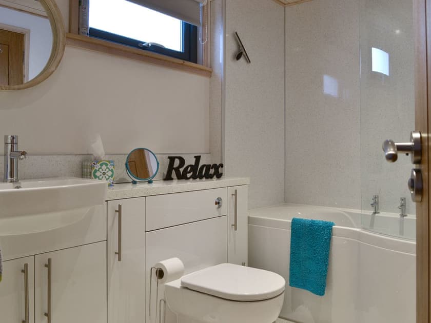 Family bathroom with shower over bath | Cruachan - Invernahavon, Glentruim, near Newtonmore
