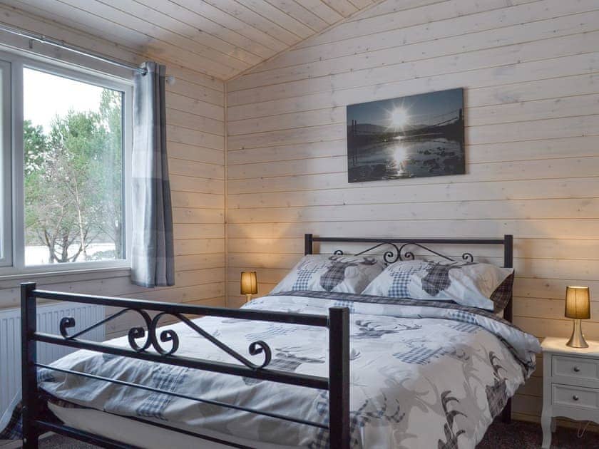 Relaxing double bedroom | The Den - Invernahavon, Glentruim, near Newtonmore