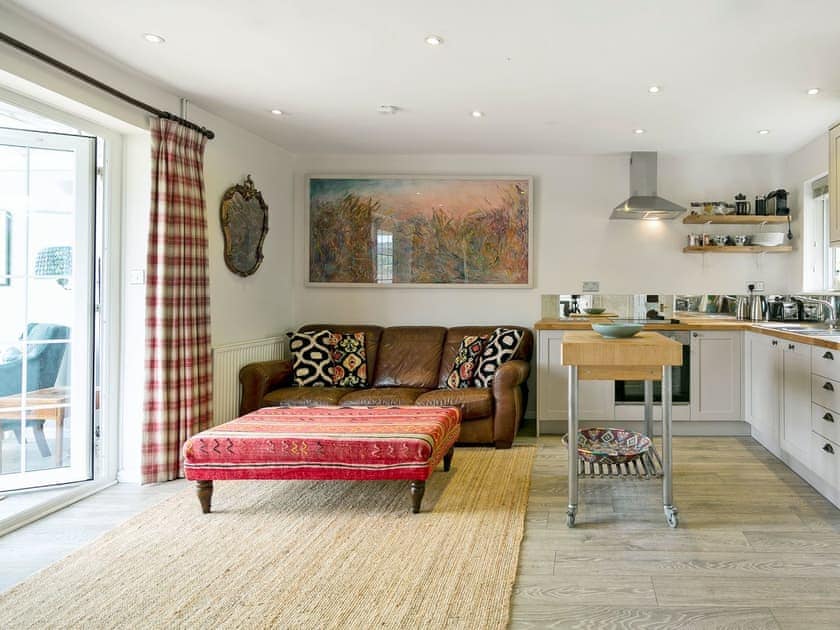 Beautifully presented open plan living space | Tor Hatch Cottage, Guildford