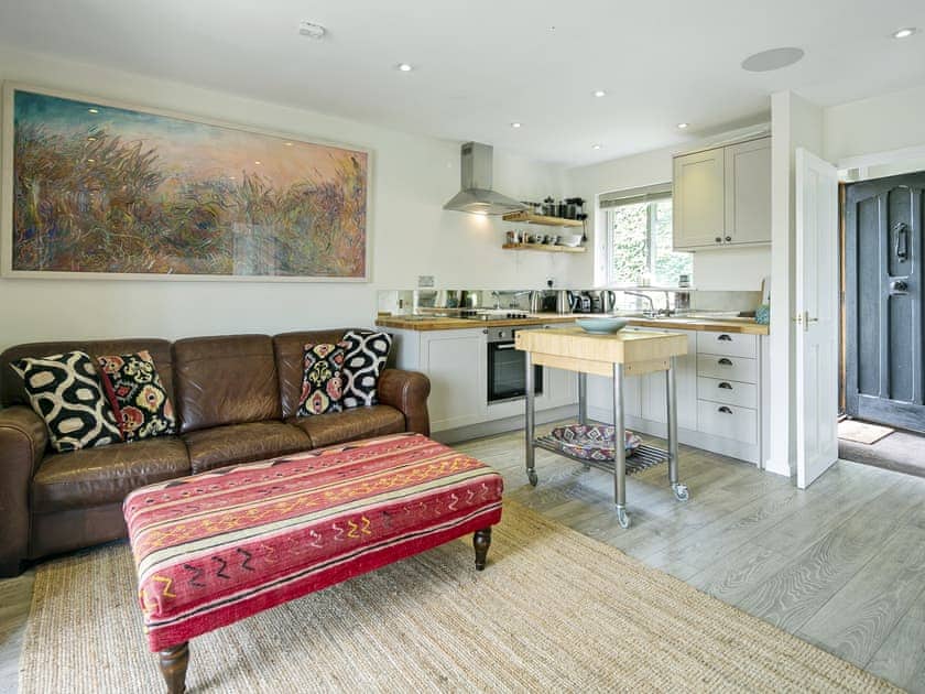 Beautifully presented open plan living space | Tor Hatch Cottage, Guildford