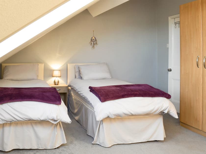 Comfortable twin bedroom | Middleton House, Filey