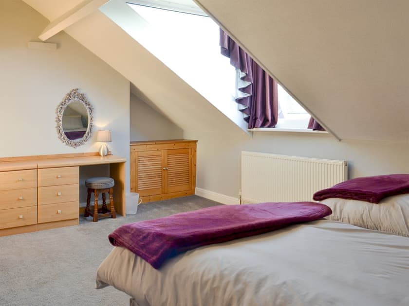 Comfortable twin bedroom | Middleton House, Filey