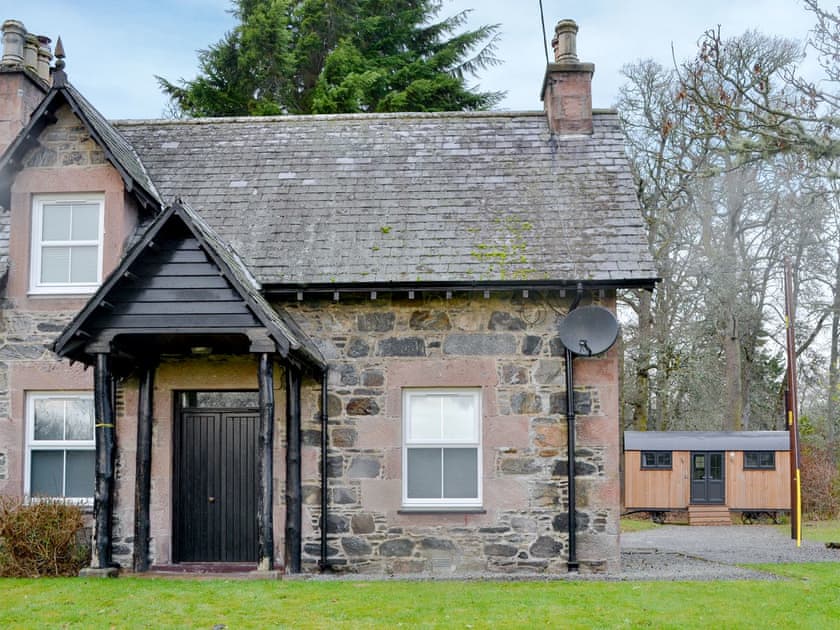 Wonderful holiday home | Checkers Cottage - Beaufort Cottages, Kiltarlity, near Beauly