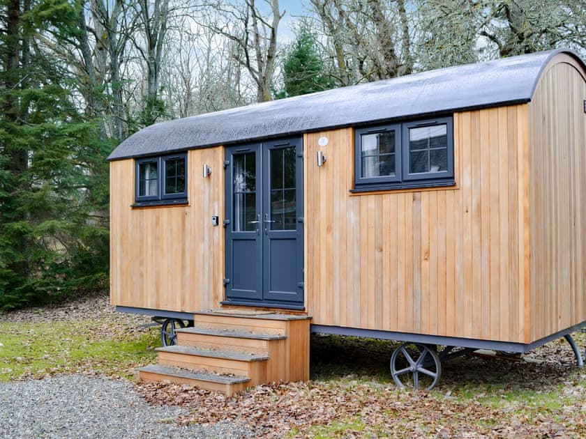 Additional shepherd;s hut accommodation | Checkers Cottage - Beaufort Cottages, Kiltarlity, near Beauly