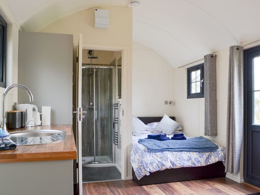 Delightful shepherd’s hut style accommodation | Checkers Cottage - Beaufort Cottages, Kiltarlity, near Beauly
